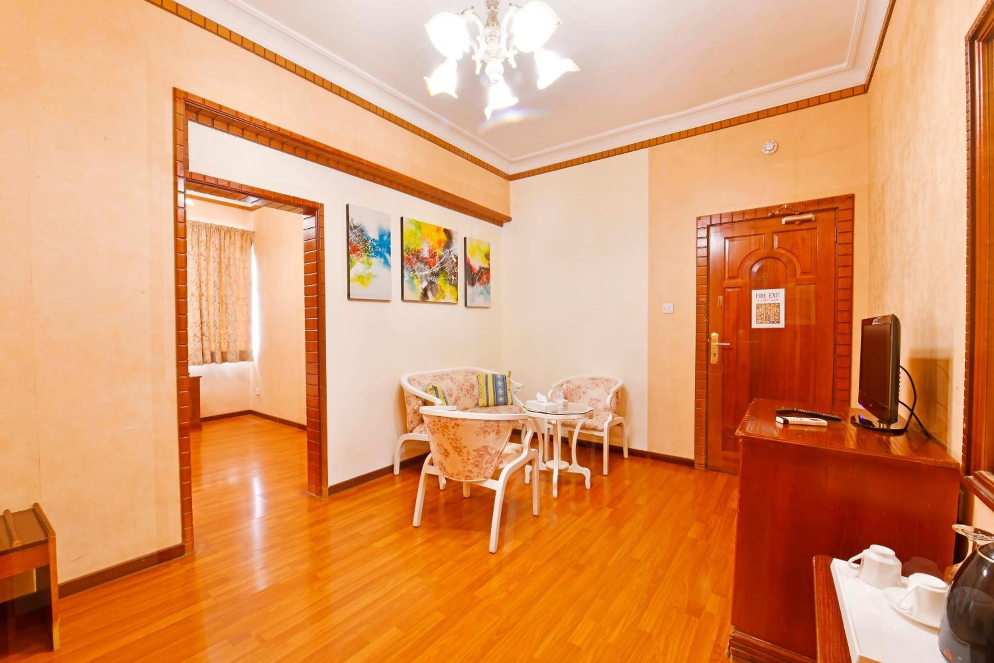 Hotel Capital O 125 Moon Plaza 3*