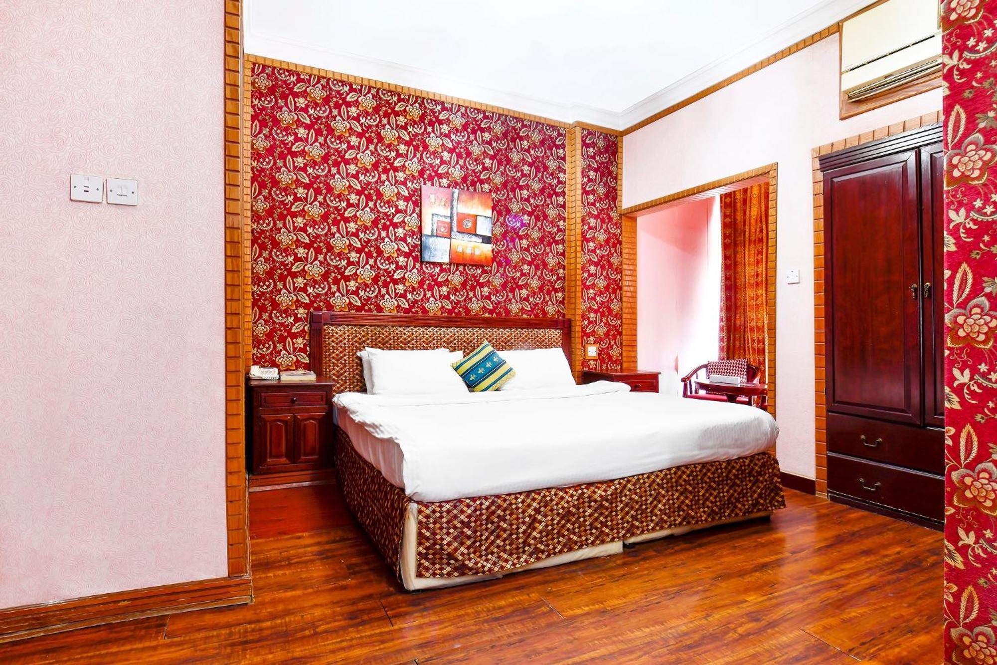 Capital O 125 Moon Plaza 3*