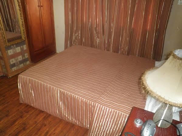 Hotel Capital O 125 Moon Plaza 3*