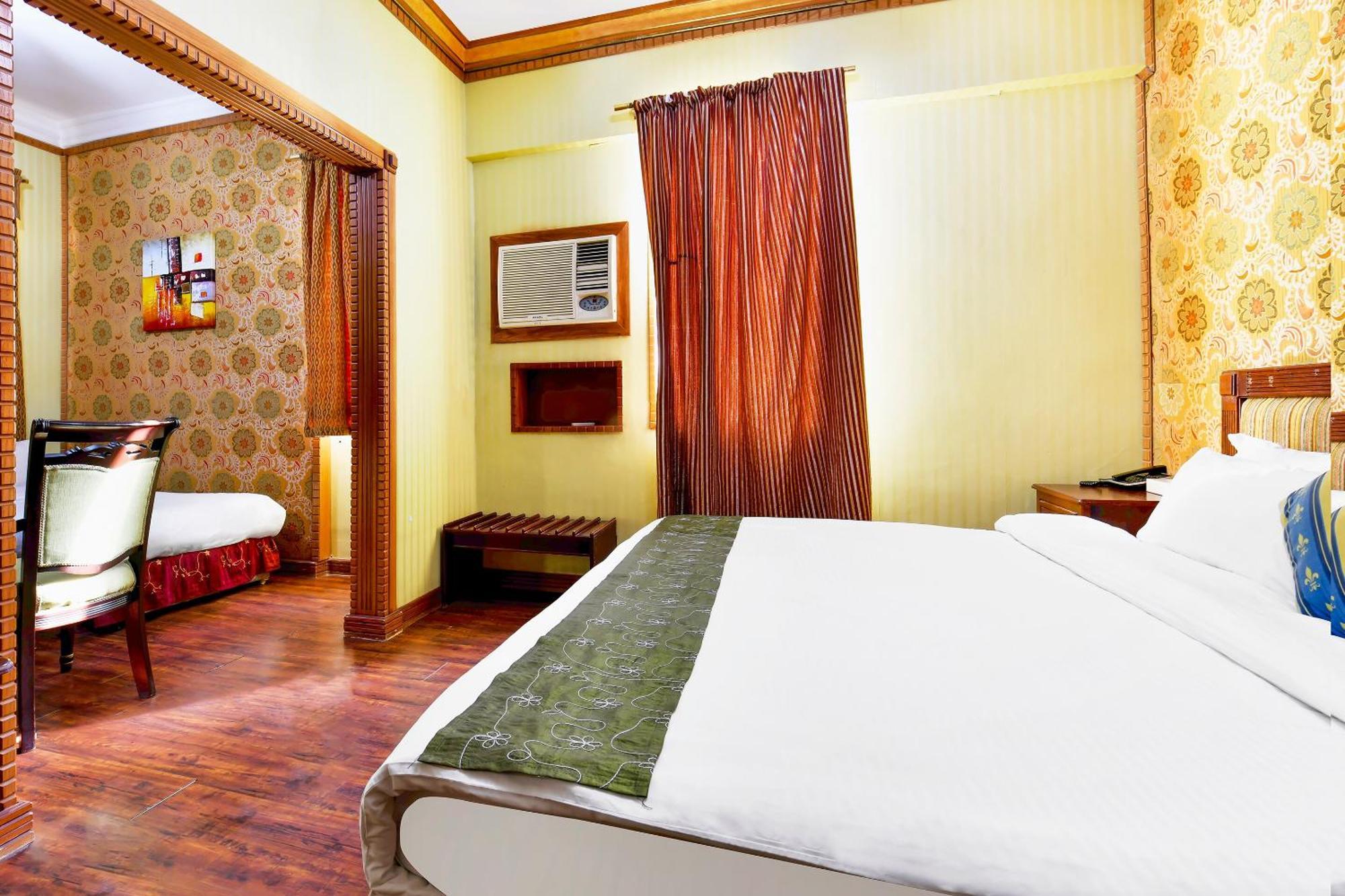Capital O 125 Moon Plaza Hotel 3*