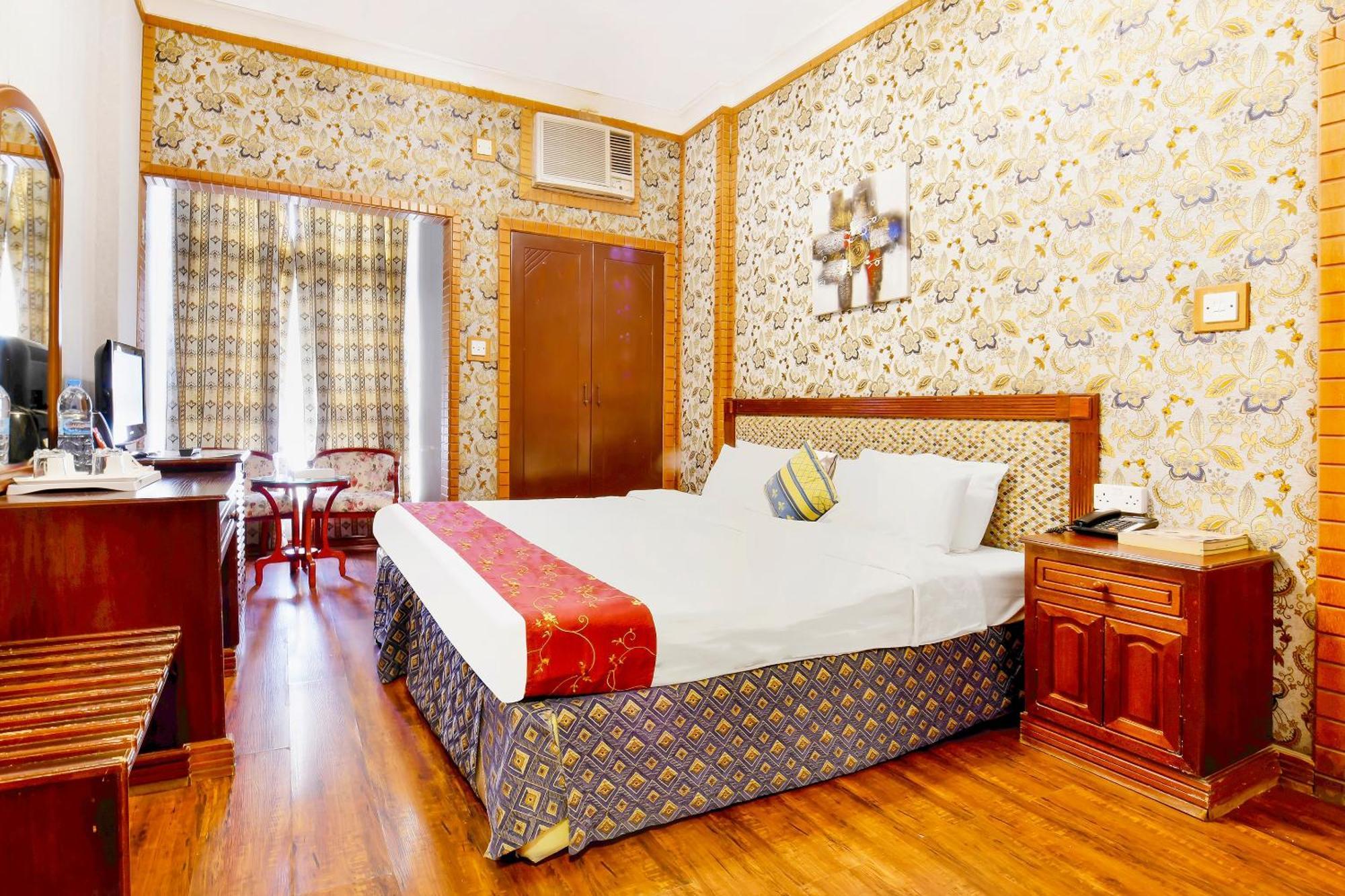 Capital O 125 Moon Plaza 3*